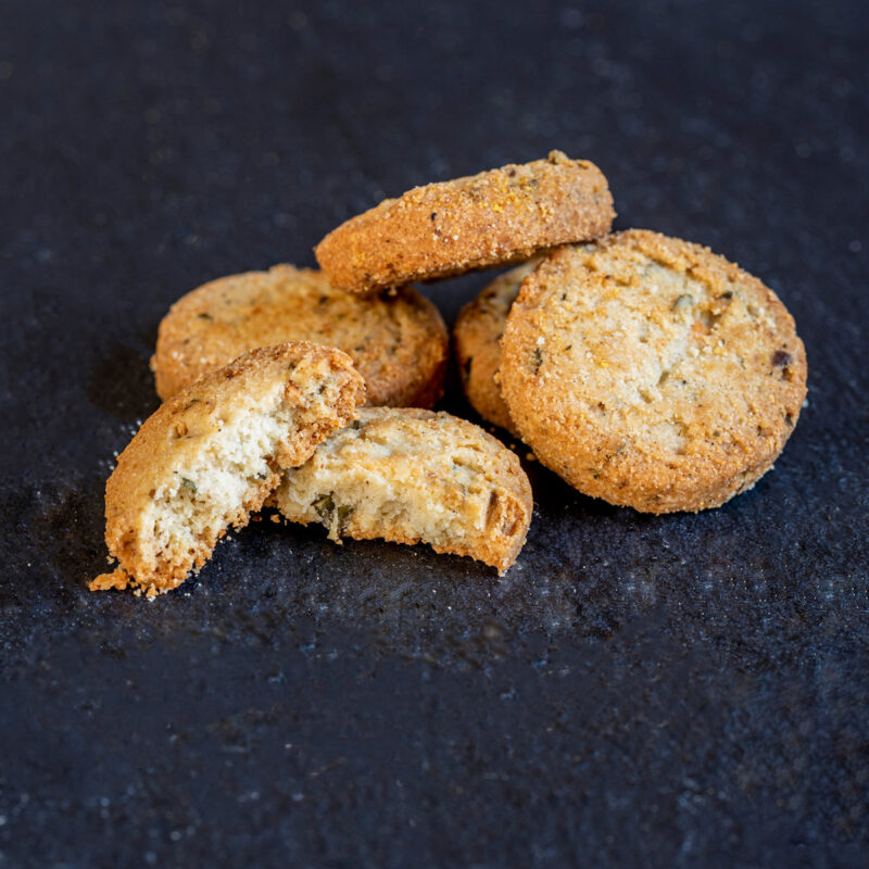 Biscotti salati, Ricotta affumicata di capra e semi di Zucca